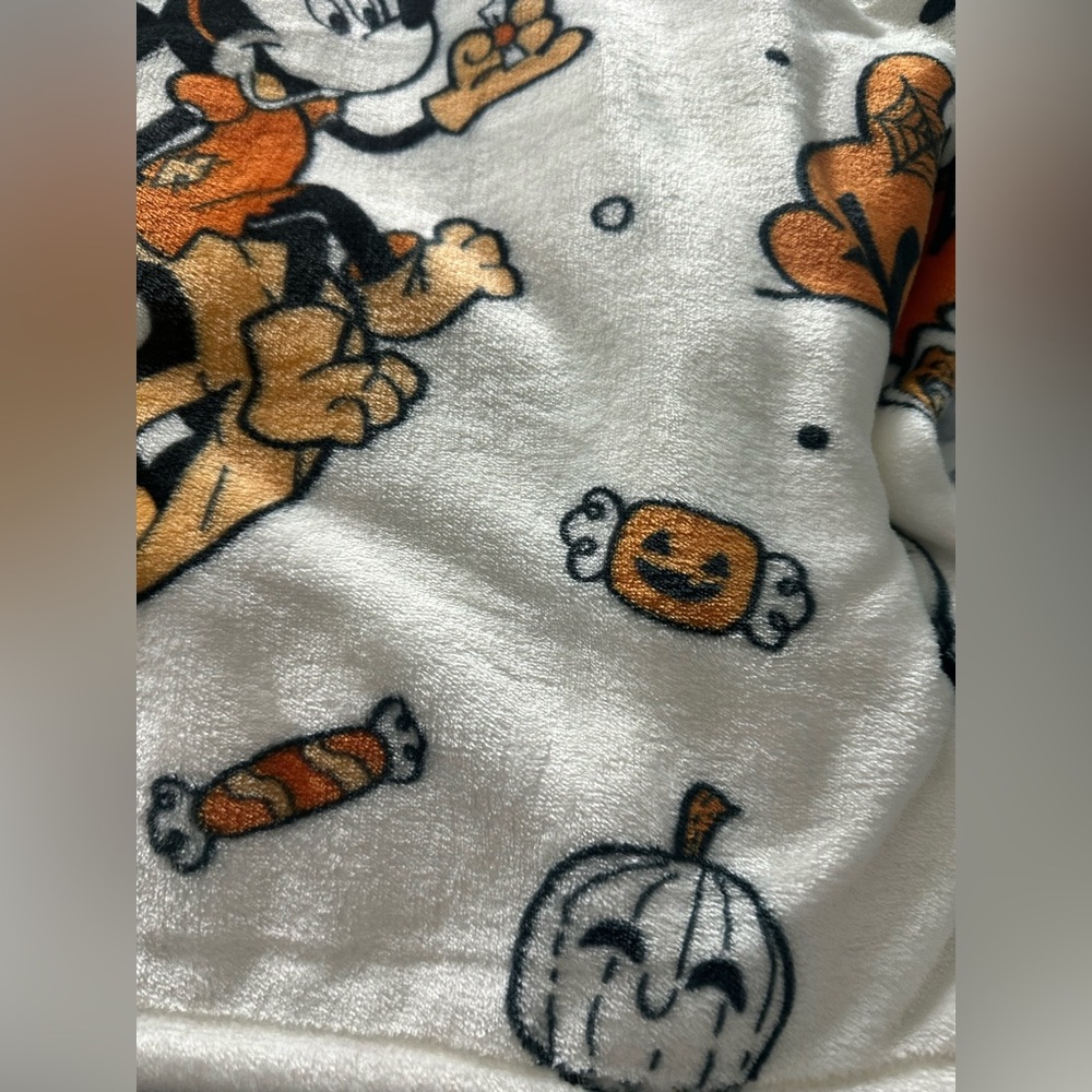 Disney Mickey Minnie 🎃 Halloween Plush Throw Blanket 60x70 NWT - Picture 6 of 7